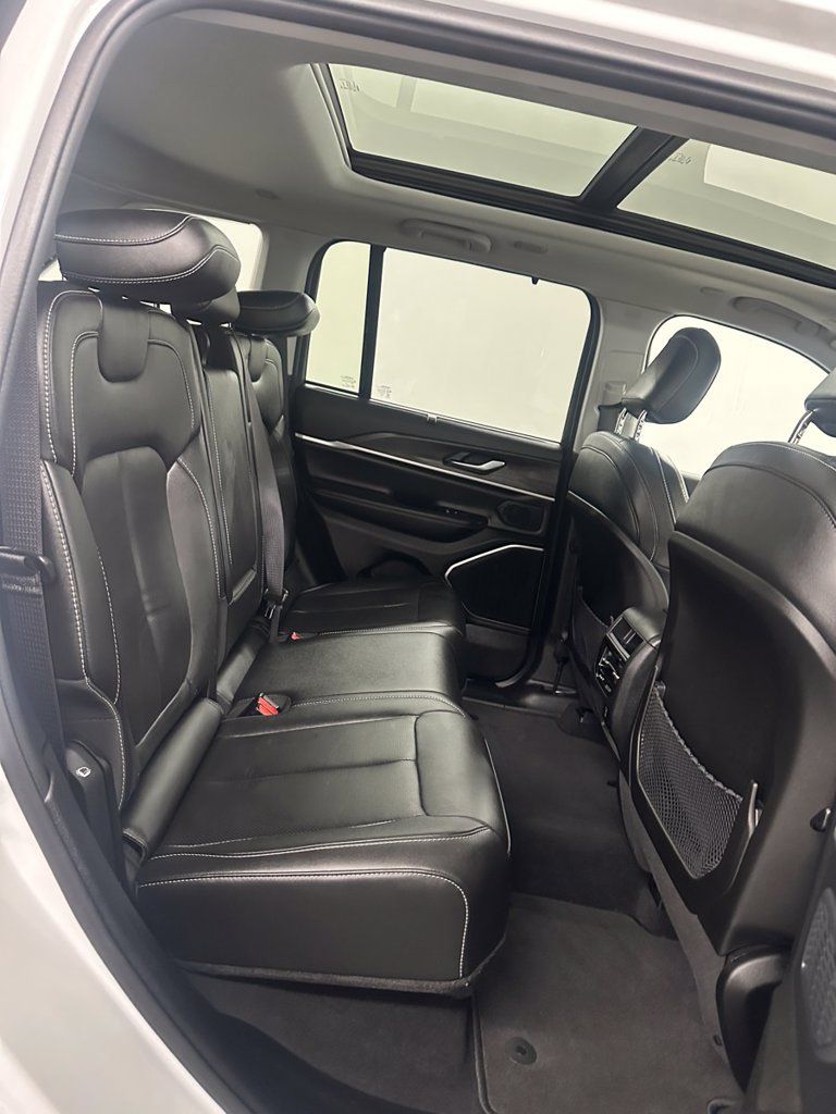 Used 2023 Jeep Grand Cherokee 30th Anniversary AWD/4WD image 34