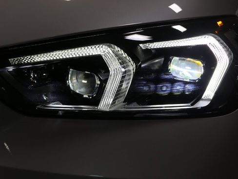 New 2025 BMW X1 xDrive28i w/ Premium Package image 8