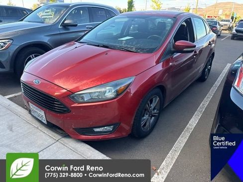 Used 2018 Ford Focus SE w/ SE Appearance Package FWD image 4