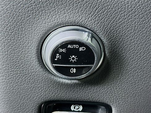 Used 2024 Mercedes-Benz GLC 300 4MATIC w/ AMG Line image 17