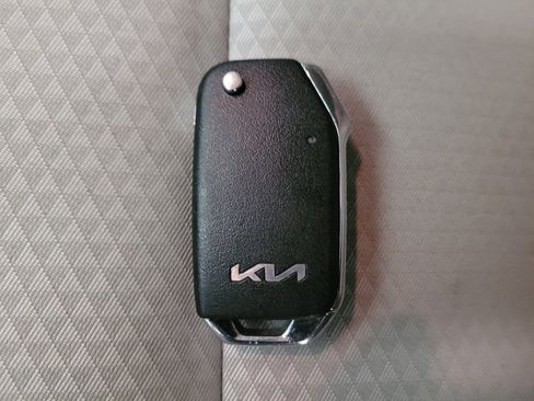 Used 2023 Kia Soul LX w/ LX Technology Package image 32