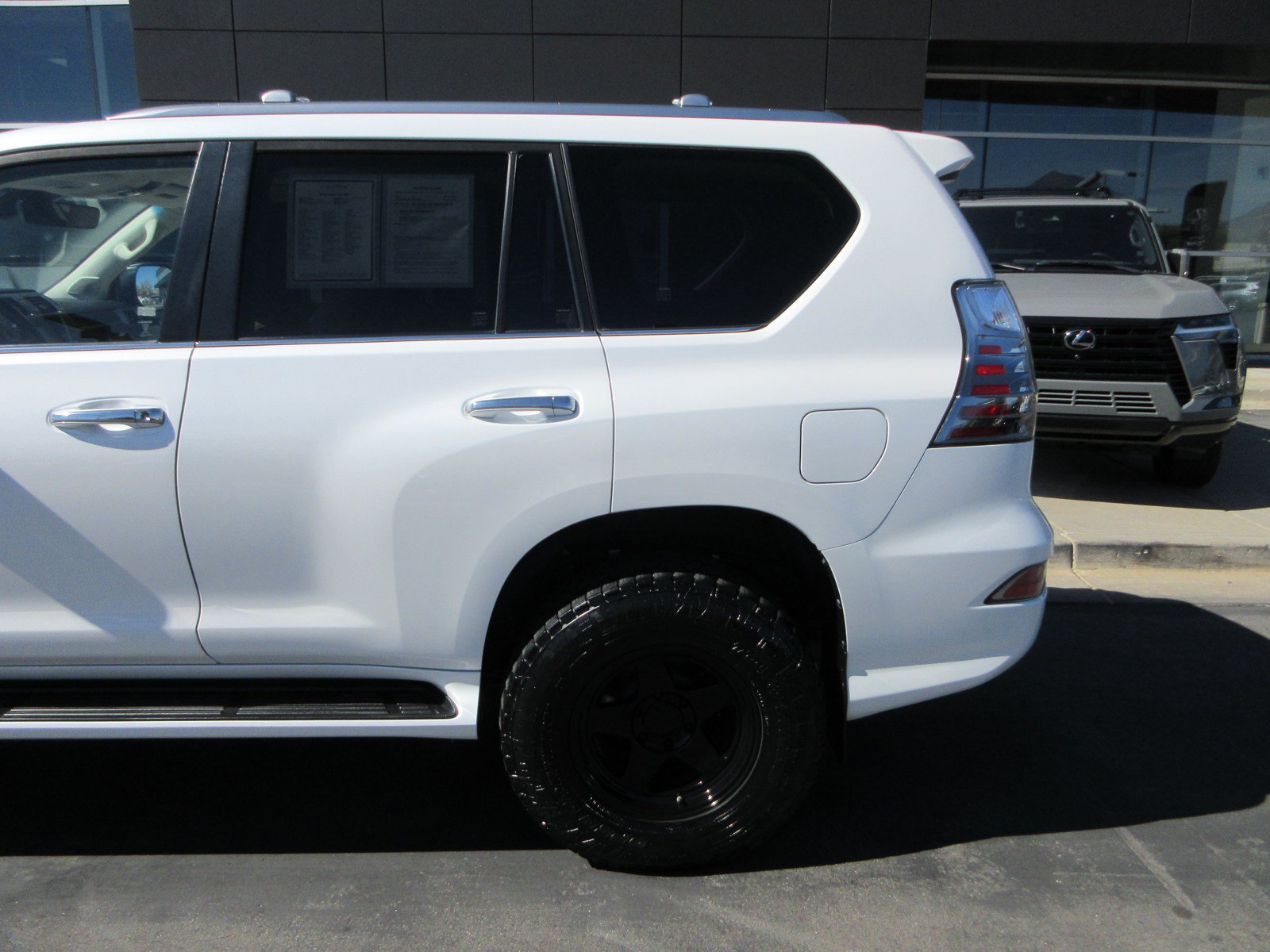 Used 2021 Lexus GX 460 Premium w/ Premium Package AWD/4WD image 4