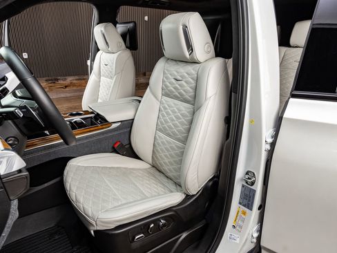 Used 2025 Cadillac Escalade ESV Sport Platinum w/ LPO, ONYX Package image 30