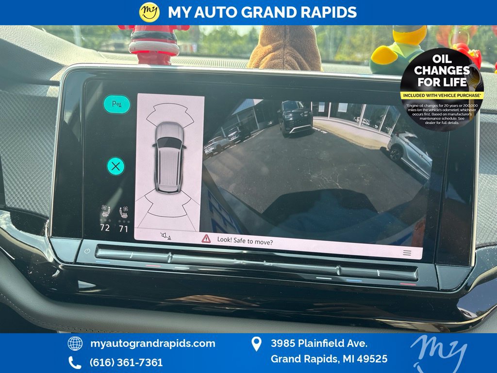 Used 2025 Volkswagen Atlas Peak Edition SE AWD/4WD image 5