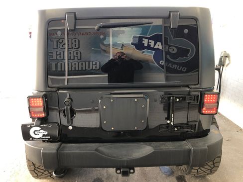 Used 2018 Jeep Wrangler Unlimited Sport S AWD/4WD image 7