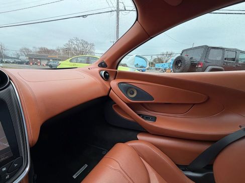 Used 2017 McLaren 570S image 38