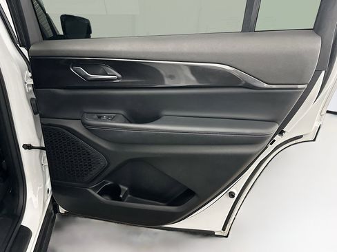 Used 2023 Jeep Grand Cherokee L Laredo AWD/4WD image 32