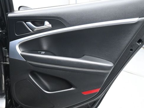 Used 2023 Genesis G70 2.0T image 23