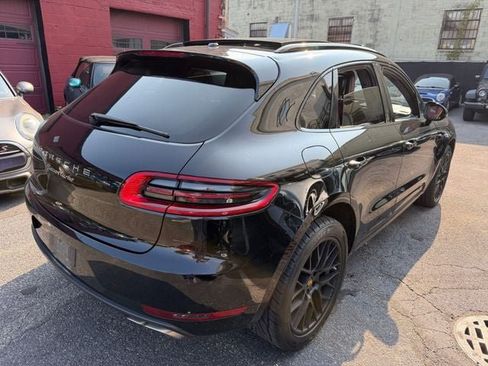 Used 2018 Porsche Macan Turbo AWD/4WD image 2