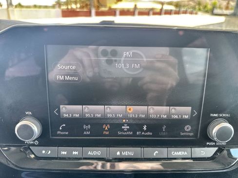 Used 2022 Nissan Pathfinder SV AWD/4WD image 5