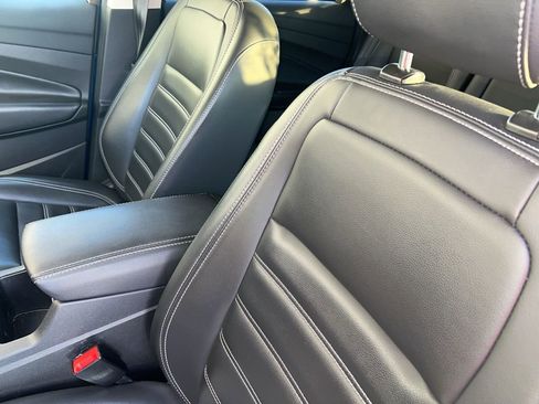 Used 2019 Ford Escape SEL image 8