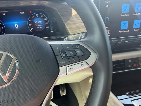 Used 2025 Volkswagen Atlas SEL Premium R-Line AWD/4WD image 17