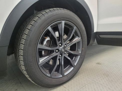 Used 2017 Ford Explorer XLT w/ Equipment Group 202A AWD/4WD image 31