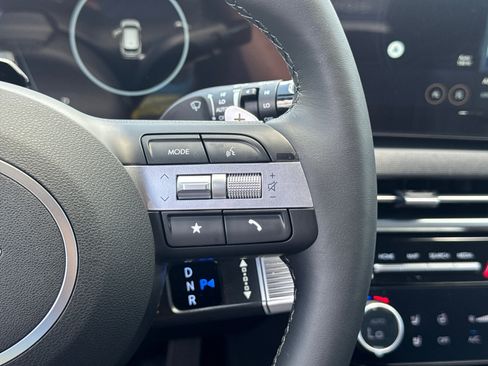 New 2025 Hyundai Tucson Limited image 18