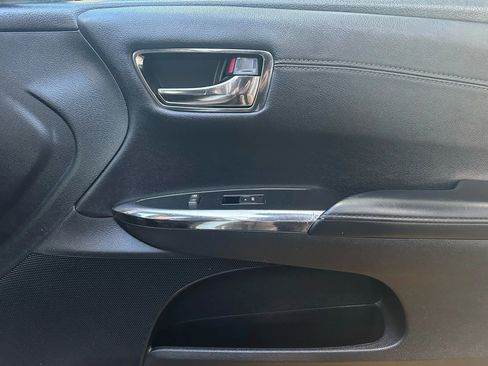 Used 2013 Toyota Avalon Limited image 13