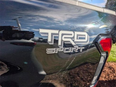 Used 2025 Toyota Tacoma TRD Sport image 18