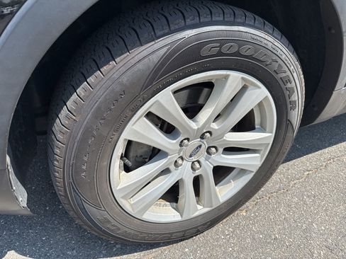 Used 2018 Ford Explorer XLT AWD/4WD image 11