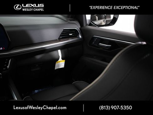 Used 2025 Chevrolet Tahoe Premier RWD image 17