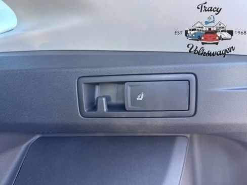 New 2025 Volkswagen Tiguan SE image 23