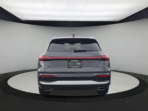 Certified 2025 Audi Q5 Premium w/ Convenience Package image 6