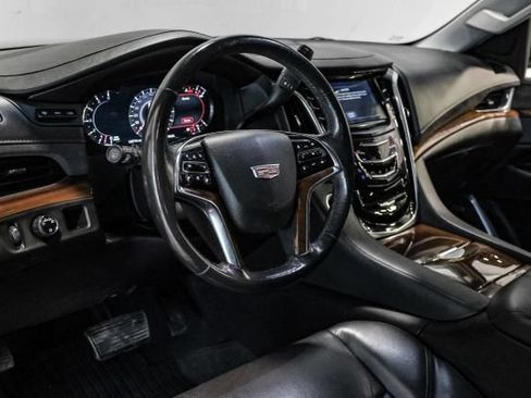Used 2020 Cadillac Escalade ESV Luxury RWD image 5