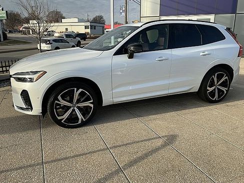 Certified 2023 Volvo XC60 B5 Ultimate w/ Climate Package image 11