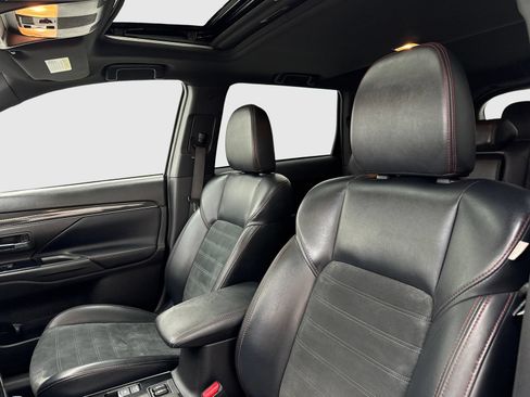 Used 2020 Mitsubishi Outlander LE FWD image 15