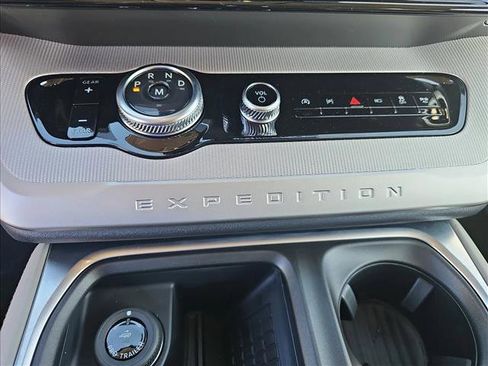 New 2025 Ford Expedition Active image 14