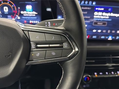 Used 2025 Chevrolet Traverse LT image 19