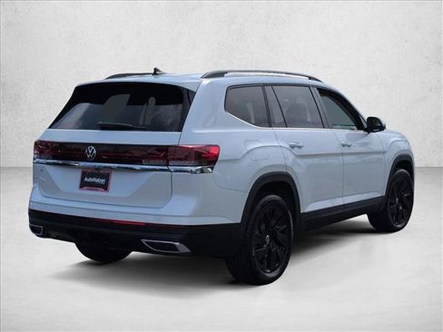 New 2026 Volkswagen Atlas SE FWD image 2