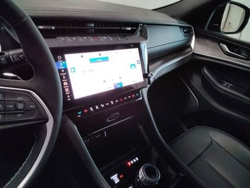 New 2026 Jeep Grand Cherokee Limited w/ Limited Altitude Package AWD/4WD image 18