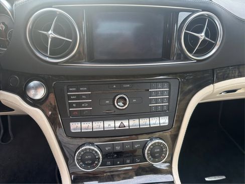 Used 2017 Mercedes-Benz SL 550 image 15