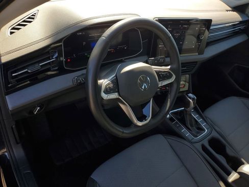 Used 2025 Volkswagen Jetta SE image 12