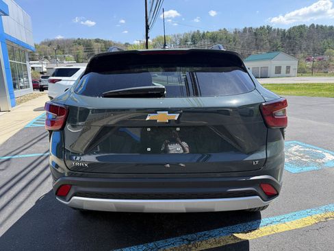 New 2025 Chevrolet Trax LT w/ Sunroof Package FWD image 5
