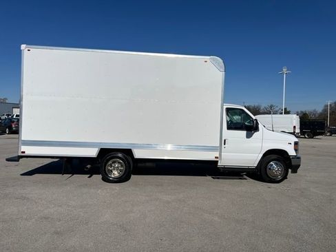 Used 2024 Ford E-350 and Econoline 350 Super Duty w/ Power Windows & Locks Group image 8