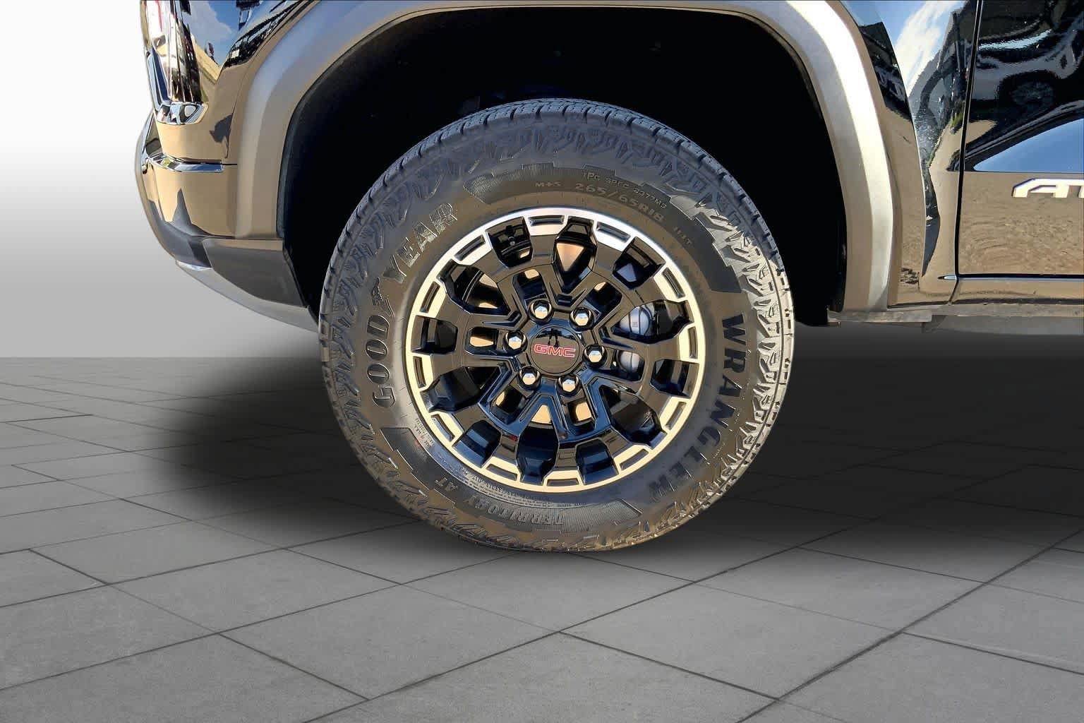 Used 2026 GMC Canyon AT4 w/ Technology Plus Package AWD/4WD image 11