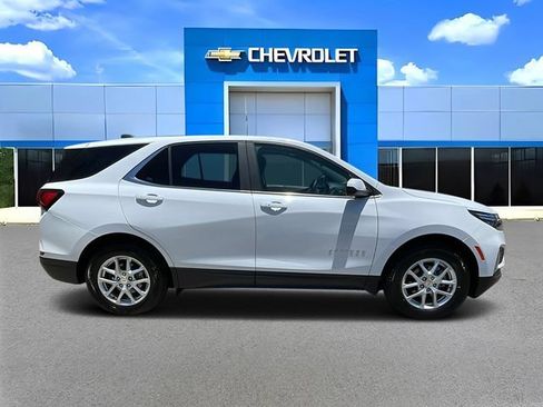 Used 2024 Chevrolet Equinox LT AWD/4WD image 2