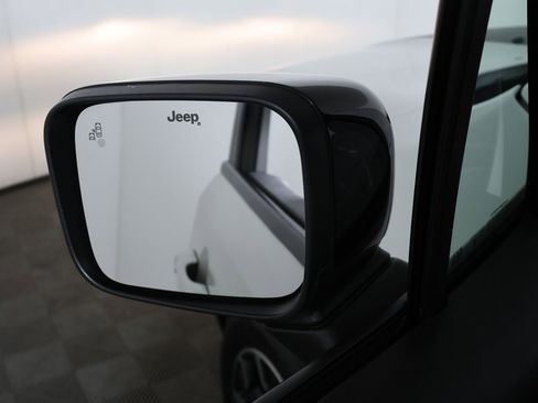 Used 2023 Jeep Renegade Trailhawk w/ Trailer Tow Group image 30