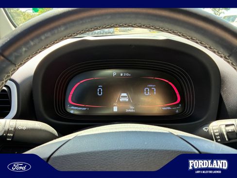 Used 2023 Hyundai Venue Limited FWD image 11