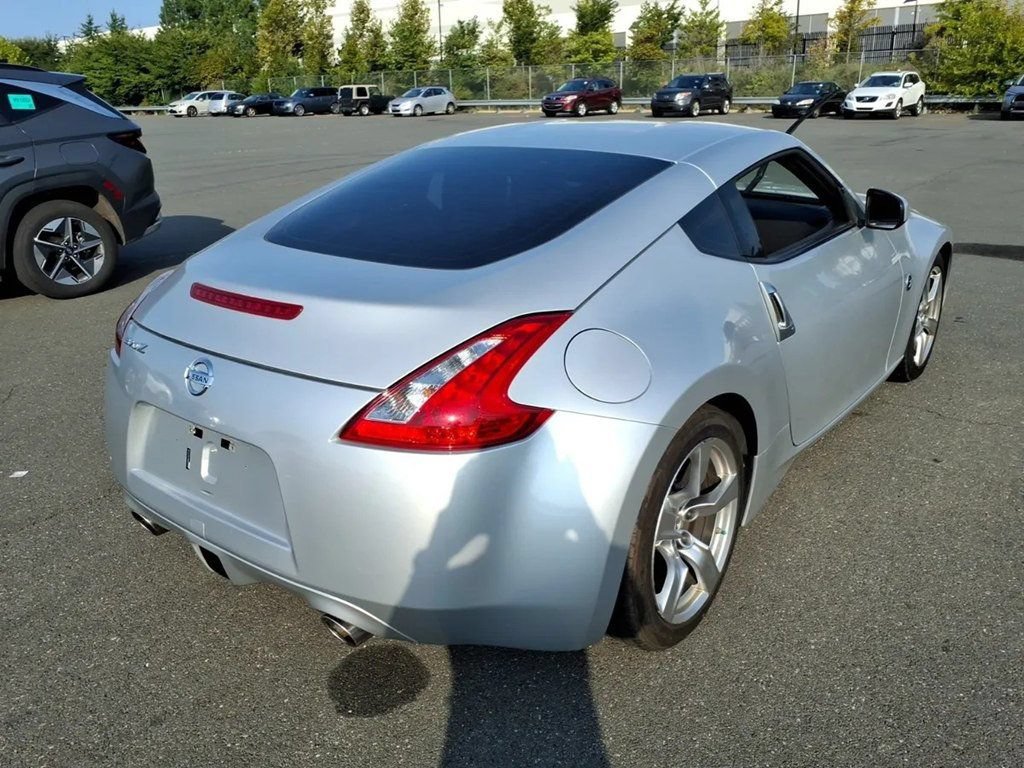 Used 2009 Nissan 370Z Coupe RWD image 4
