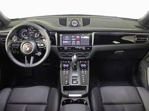Used 2025 Porsche Macan Turbo image 19