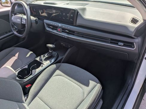 Used 2025 Kia K4 LXS image 29