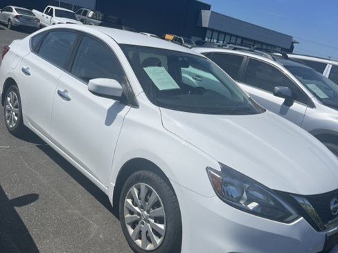 Used 2019 Nissan Sentra S FWD image 2