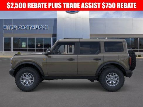 New 2025 Ford Bronco Badlands image 3