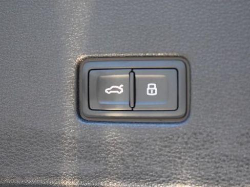 Used 2021 Audi Q8 Premium Plus w/ Premium Plus Package AWD/4WD image 20