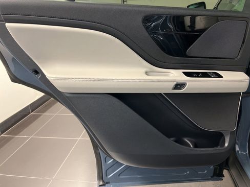 New 2026 Lincoln Aviator AWD image 35