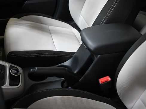 Used 2022 Hyundai Venue SEL image 21