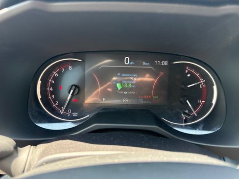 Used 2025 Toyota RAV4 XLE FWD image 18