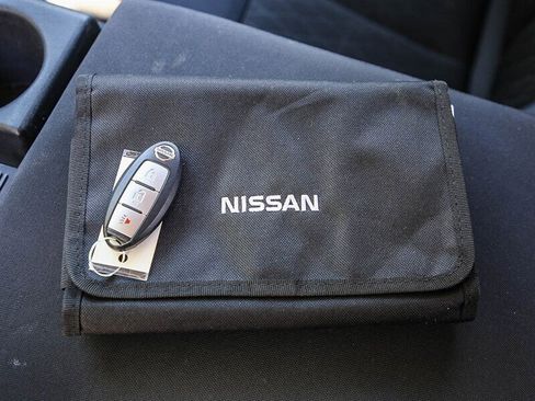 Used 2017 Nissan Titan SV RWD image 37