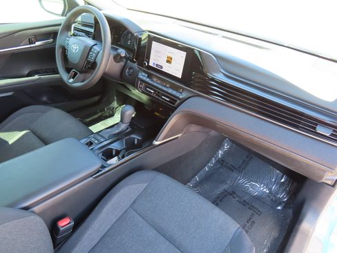 Used 2025 Toyota Camry LE FWD image 16